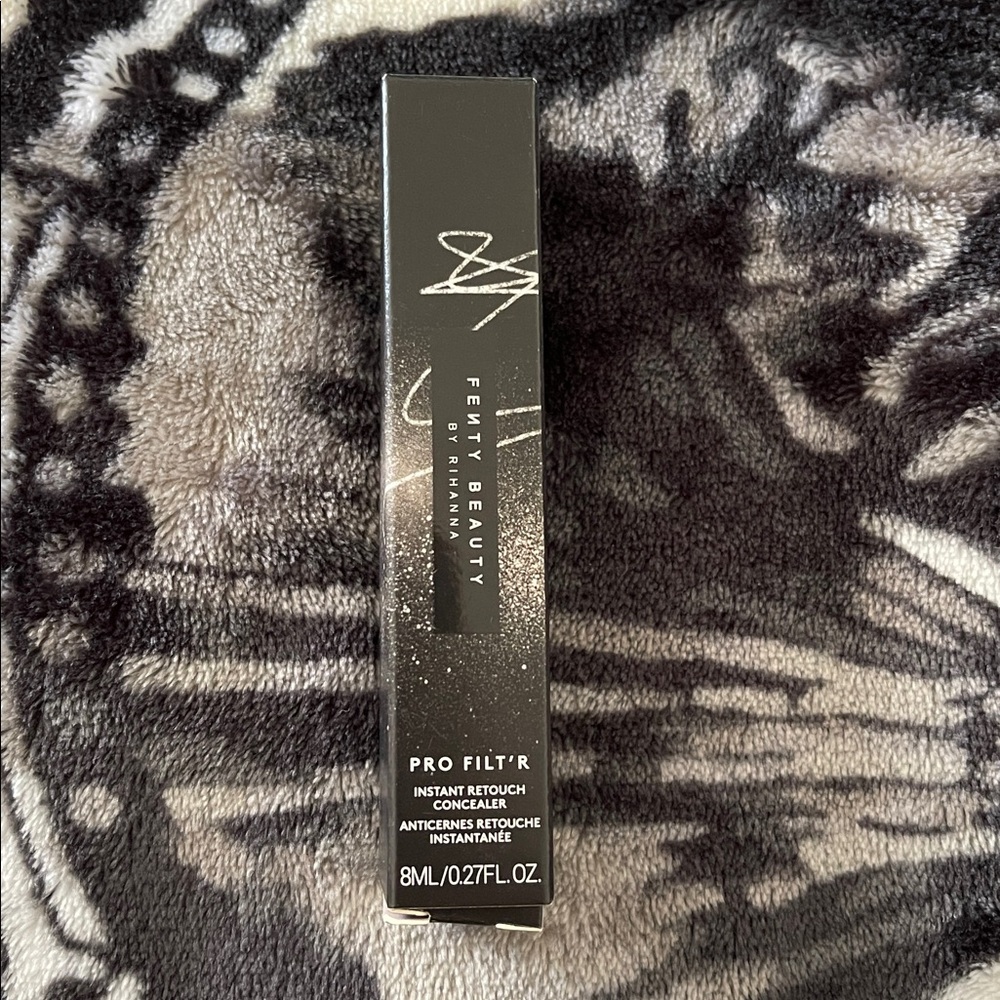 Fenty 185 Pro Filt'r Instant Retouch Concealer - Picture 3 of 5